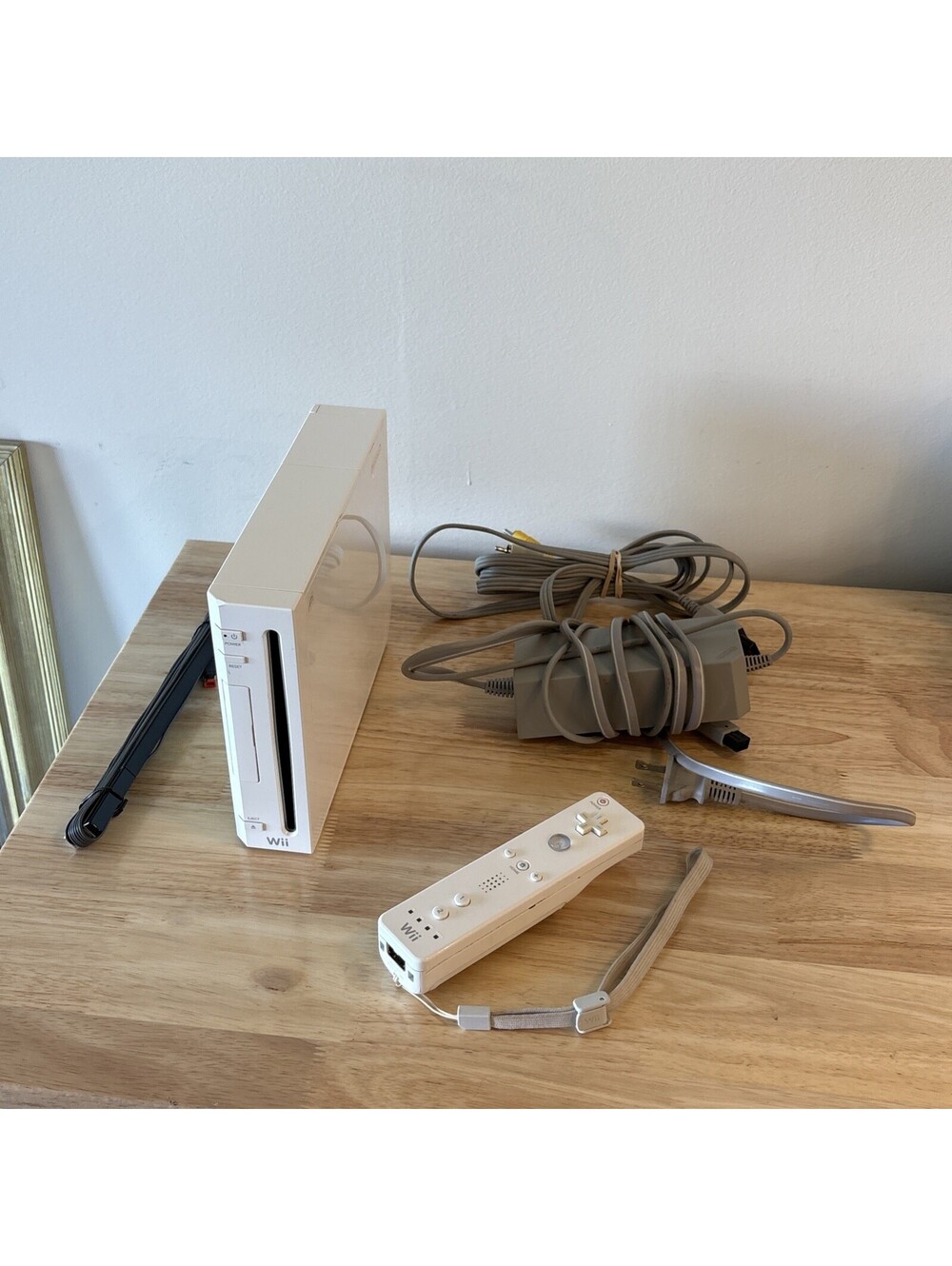 Nintendo Wii Console with Cables Remote & Nunchuk. Tested Works